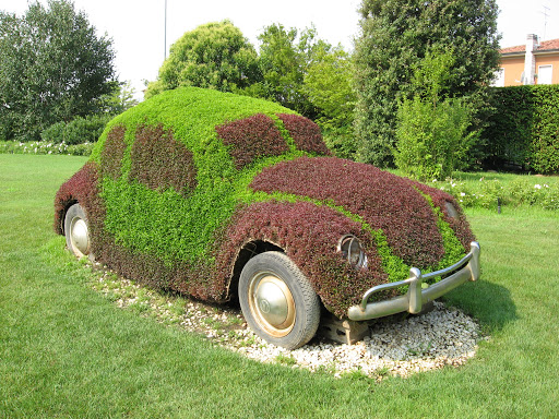 L’auto, cartina al tornasole di un’economia insostenibile